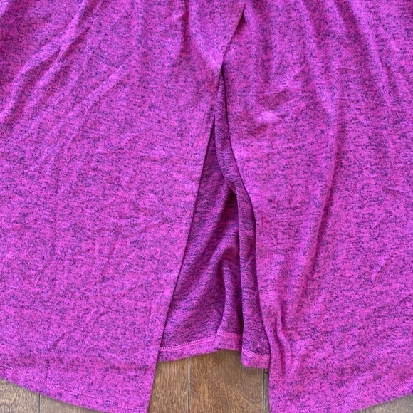 Bobeau dark pink/red heathered top with open back. Size small nwt - Picture 4 of 5